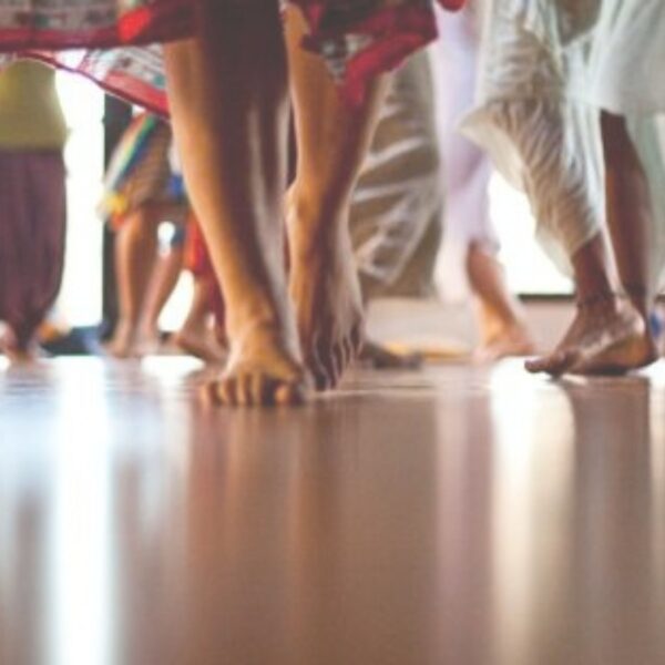 Októberi táncmeditáció Movement Medicine